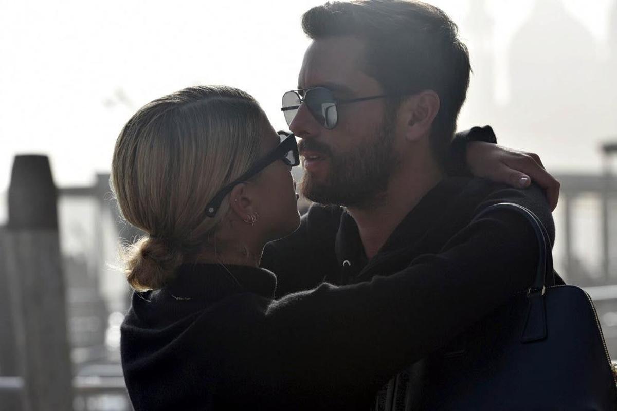 Scott Disick a punto de darle un beso a Sofia Richie