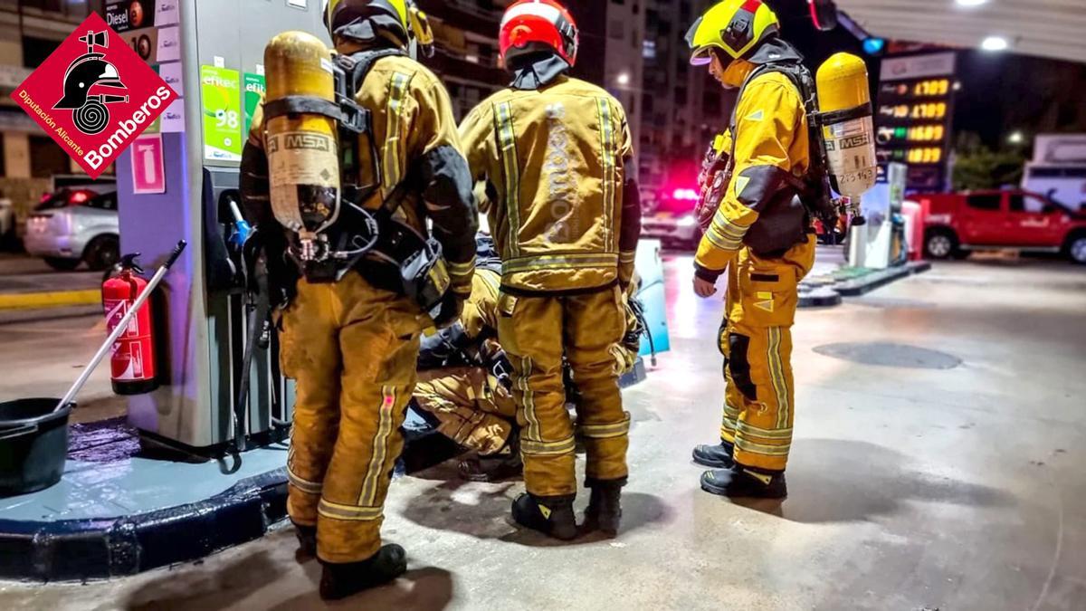 Los bomberos en el lugar del suceso en La Vila.