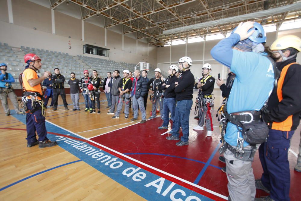 Simulacros de rescate en altura en Alcoy