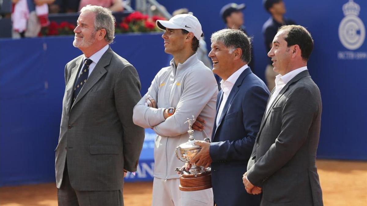 Toni Nadal, junto a su sobrino, Albert Costa y Albert Agustí