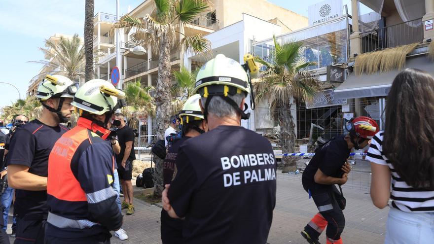 VÍDEO | Los investigadores estudian si una obra ilegal en la terraza propició el derrumbe en Playa de Palma