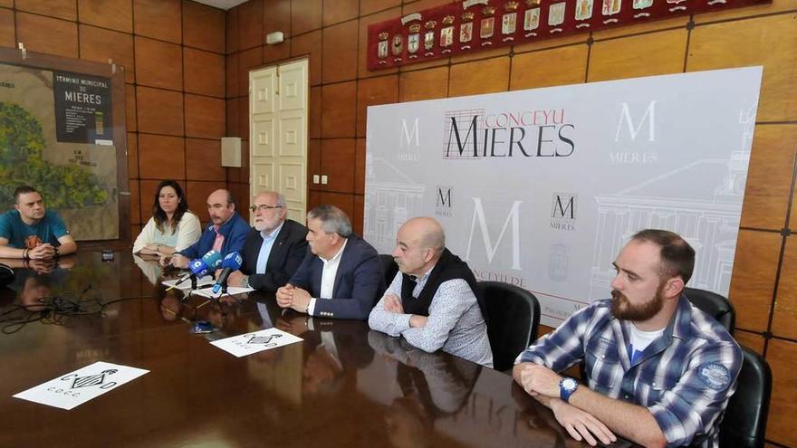 Un momento de la presentación de los actos del centenariop del Caudal.