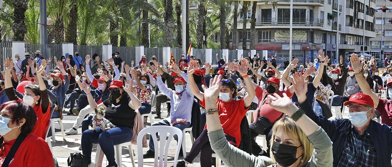 La concentración del Primero de Mayo que tuvo lugar ayer  en Elche. | Matías Segarra