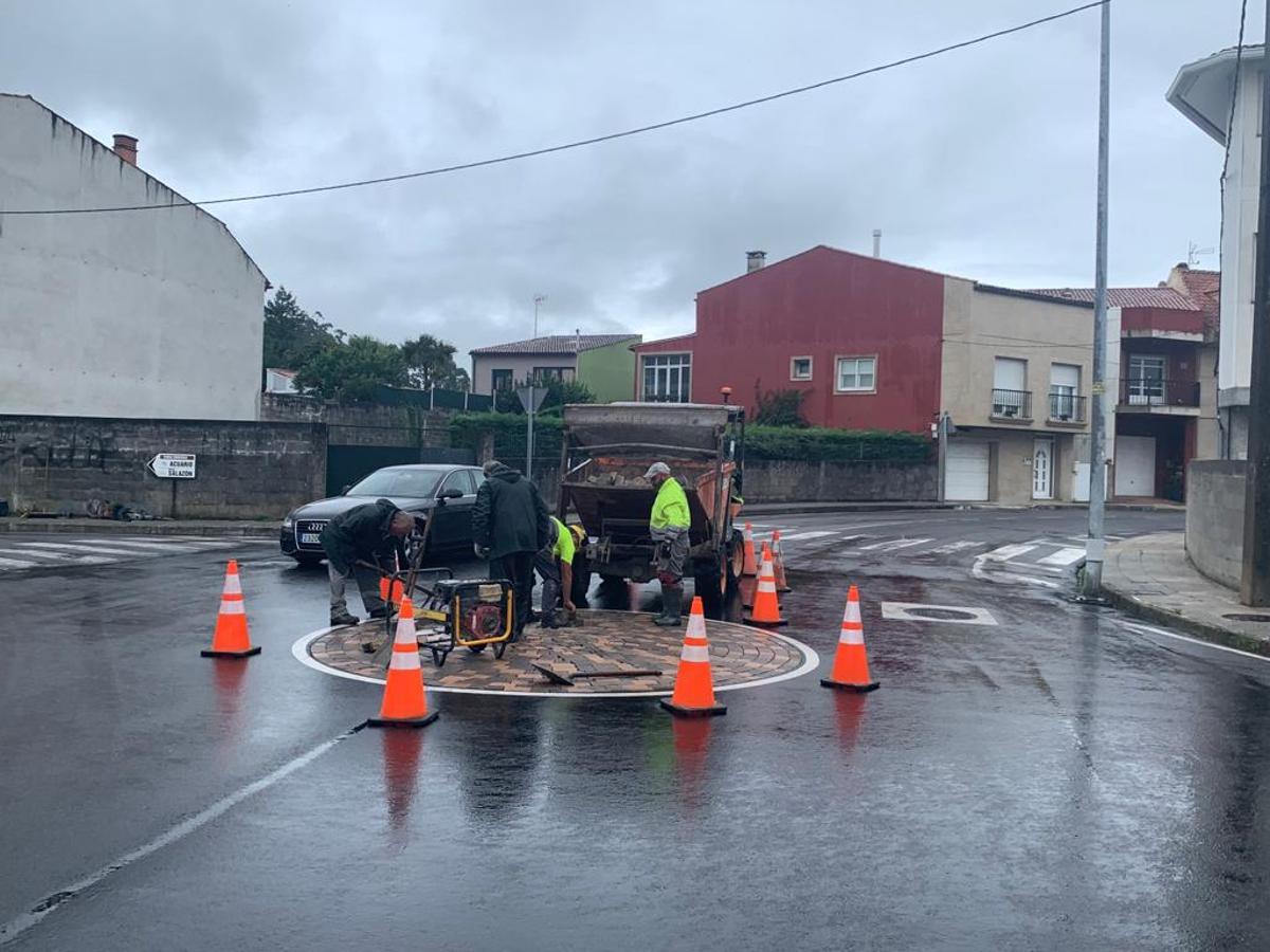 La eliminación de una rotonda en la avenida de Portugal, ayer.