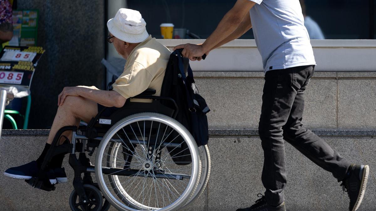 Una persona en silla de ruedas en Madrid