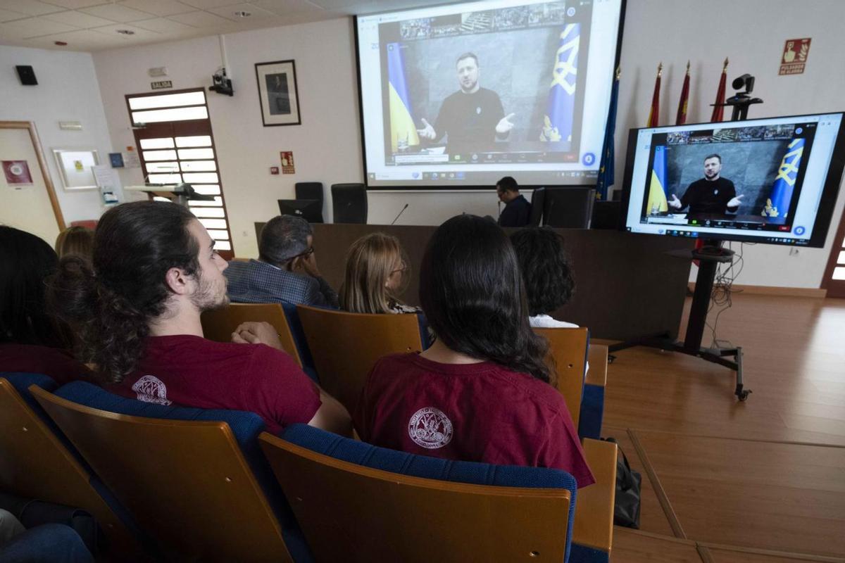 Videoconferencia del presidente Zelenski con estudiantes de la Universidad de Murcia y el resto de Euniwell