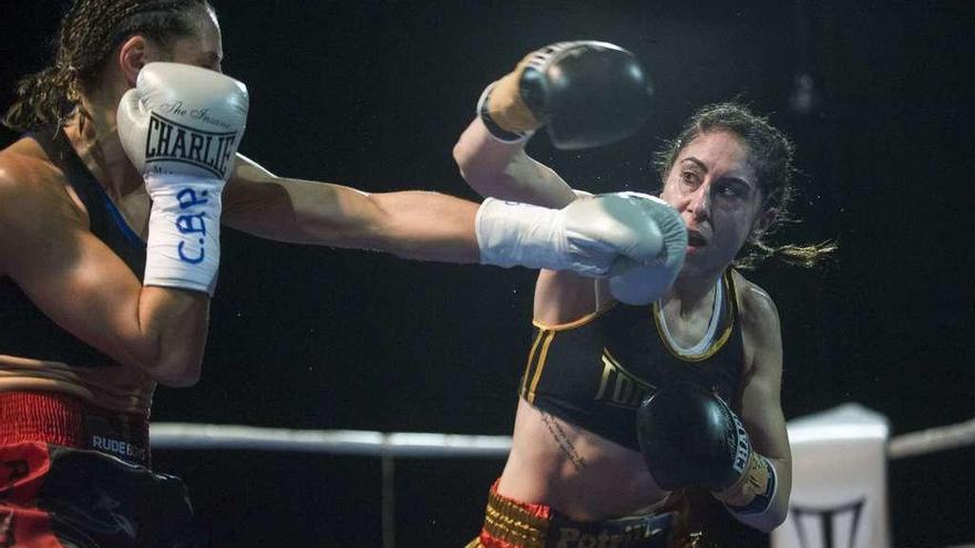 Marta Brañas, durante el combate en el que se convirtió en la primera campeona de España profesional.