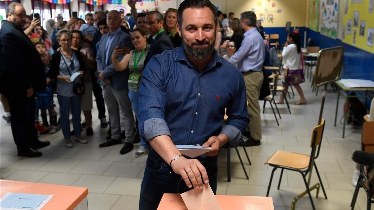 Santiago Abascal vota en las elecciones del superdomingo 26 de mayo