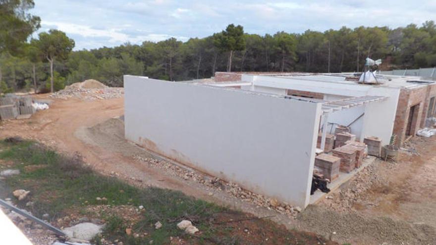 Una de las obras denunciadas cerca de s´Estanyol y cuya paralización ordenó ayer el Ayuntamiento.