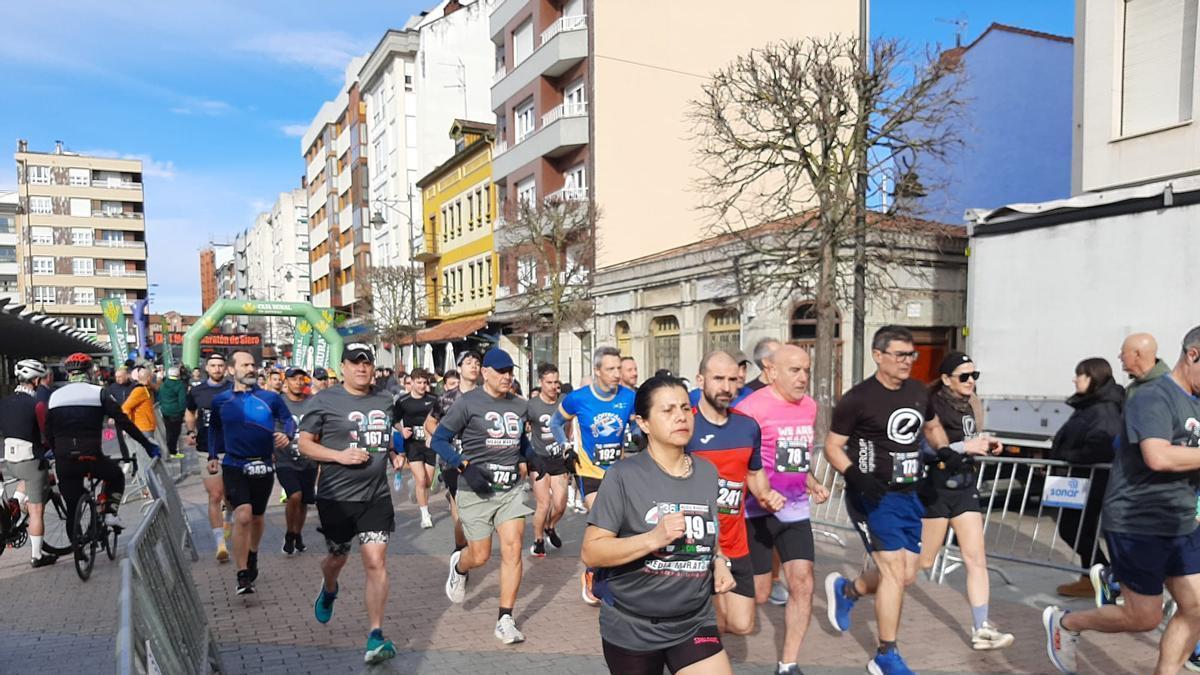 Todas las imágenes de la media maratón de Pola de Siero