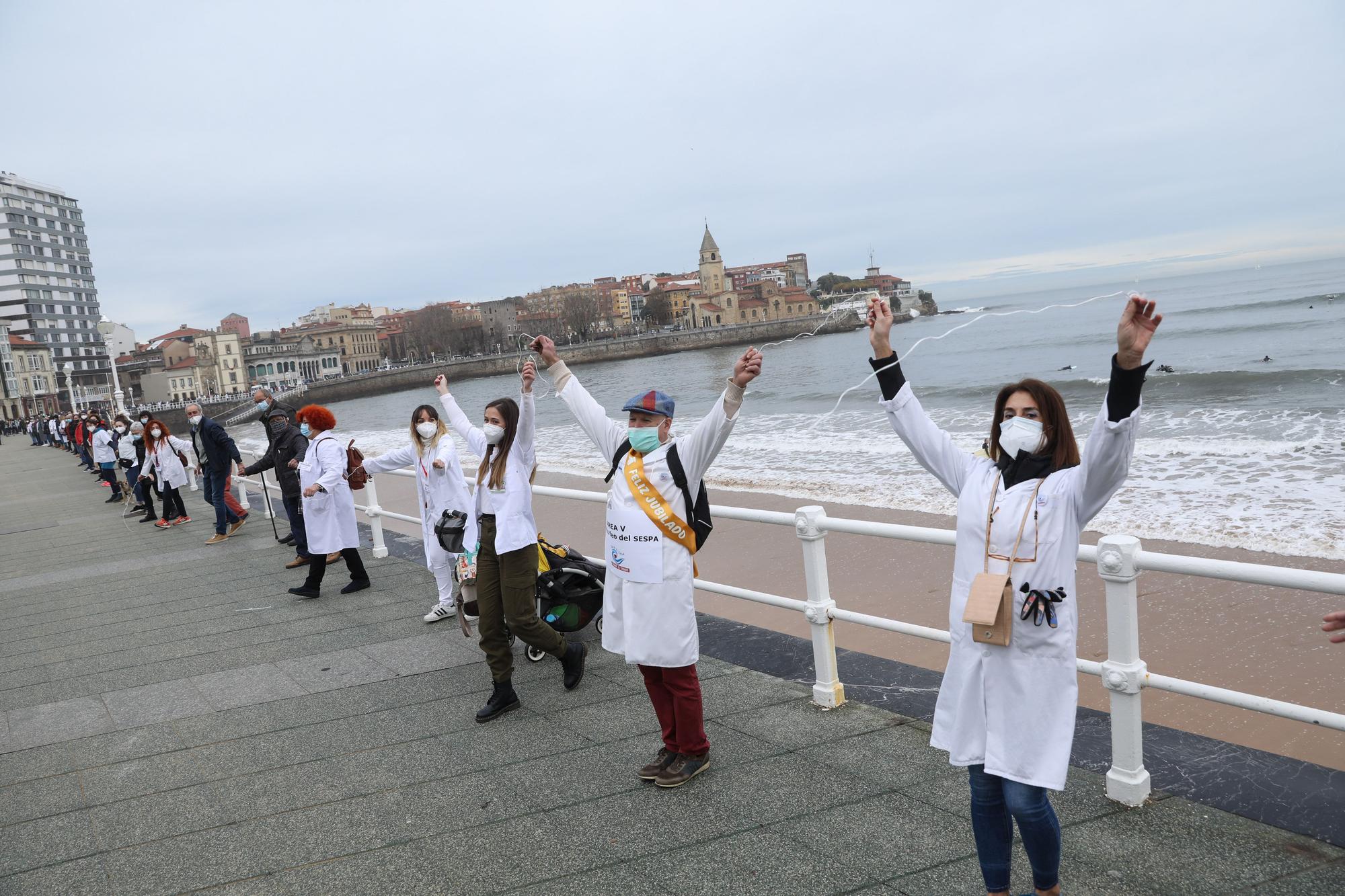 Cadena humana en Gijón por la sanidad pública