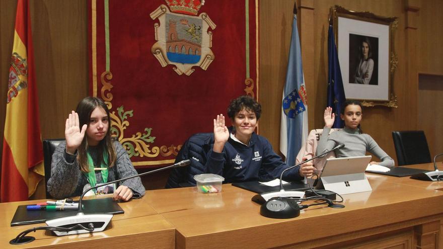 La mesa presidencial de Amencer, en el parlamento infantil de la Diputación de Ourense |  Iñaki Osorio