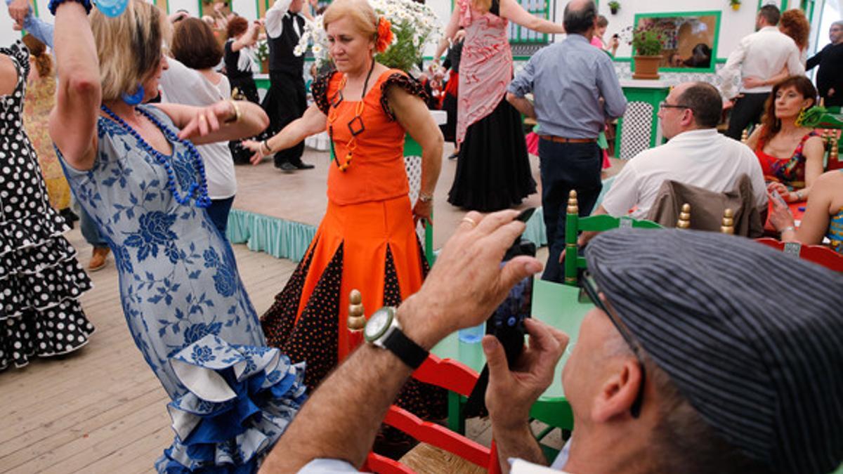 Primer día de la Feria de Abril de Catalunya en el Fòrum de Barcelona.