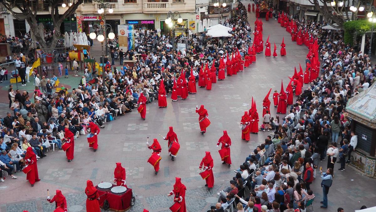 Procesión del Santo Entierro en Alzira 2025.