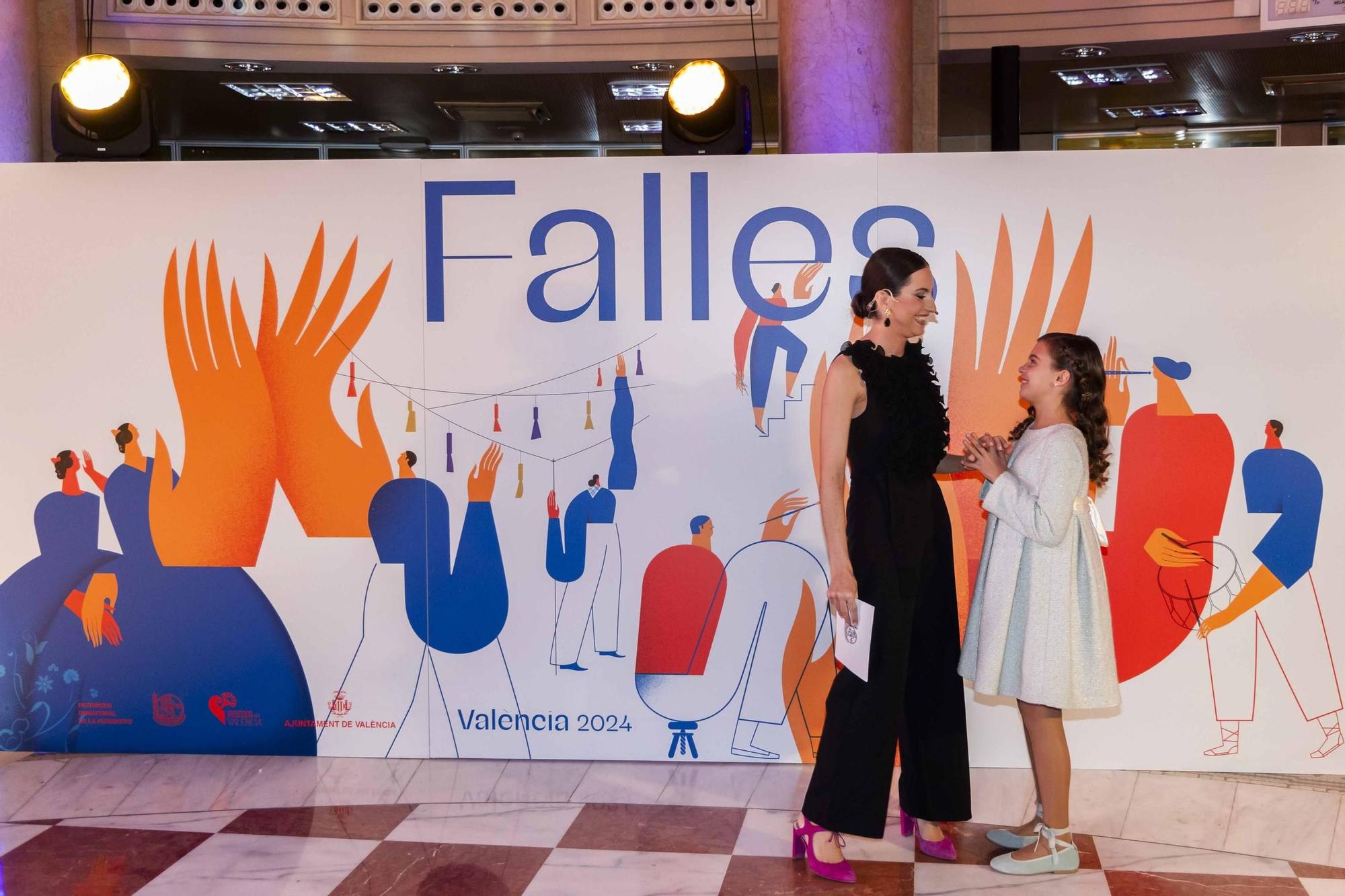 La Fallera Mayor de València presenta el cartel de las Fallas 2024