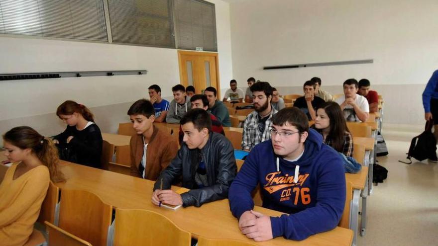 Alumnos de la Escuela Politécnica de Mieres, durante una clase.