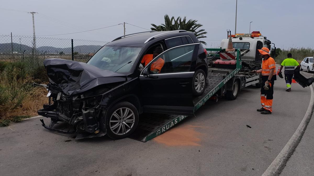 Asistencia a uno de los vehículos accidentados.