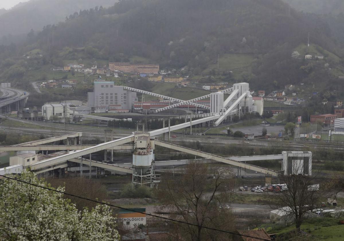 Las instalaciones del lavadero del Batán de Hunosa, donde se prepara el carbón del vale. | Fernando Rodríguez