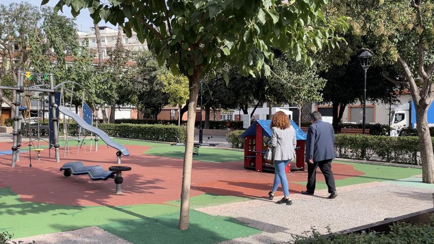 Alzira renueva con 1.200 plantas los jardines del parque Pere Crespí
