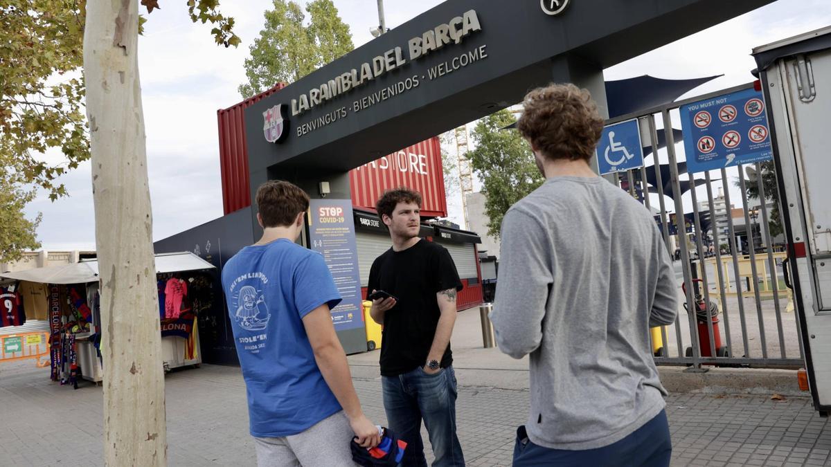 Turistas perdidos siguen llegando al Camp Nou en obras en día de partido