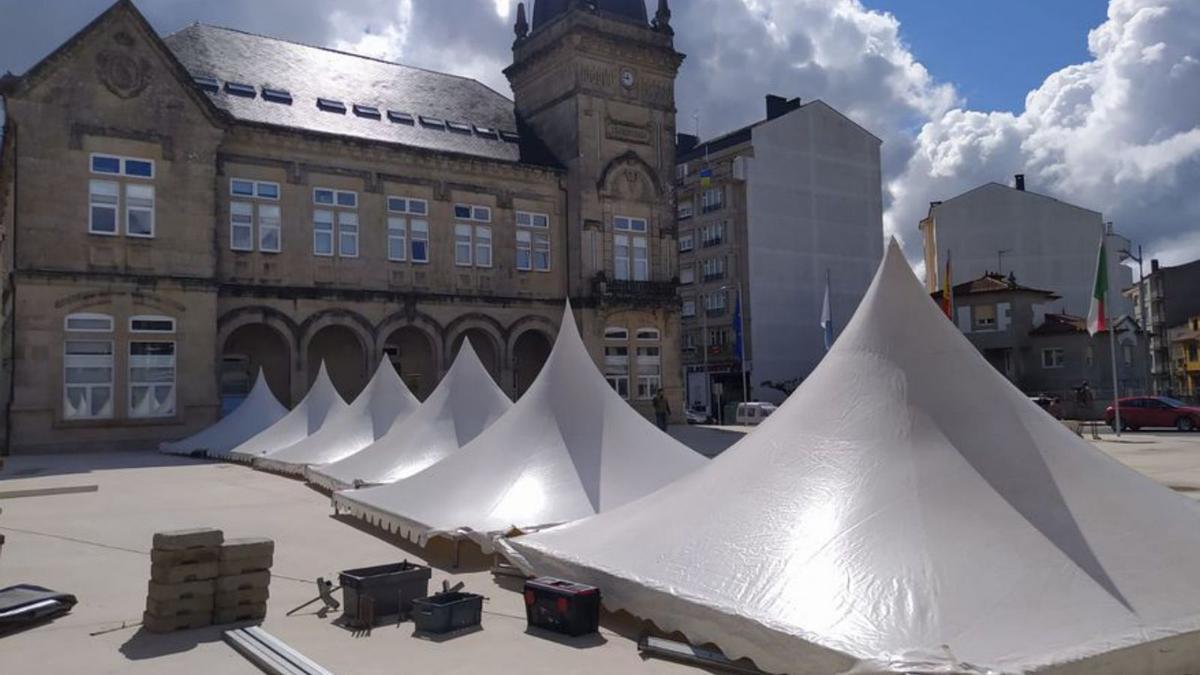 Preparativos para la Feira das Letras estradense