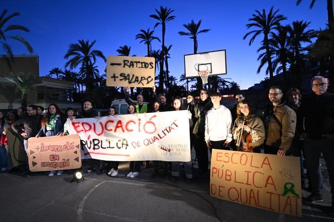 Cincuenta profesores del IES La Torreta de Elche se encierran para reclamar mejoras en la educación pública