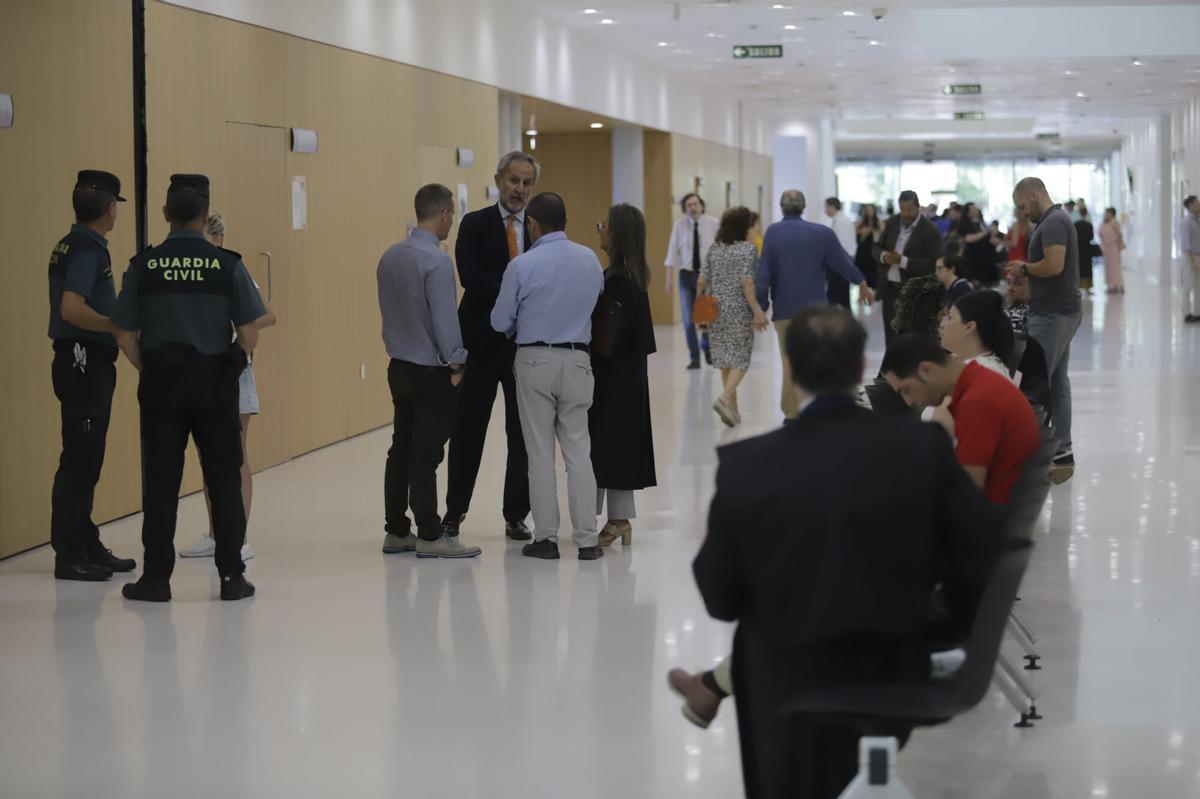 Actividad en el exterior de las salas de vista de la Ciudad de la Justicia de Córdoba.