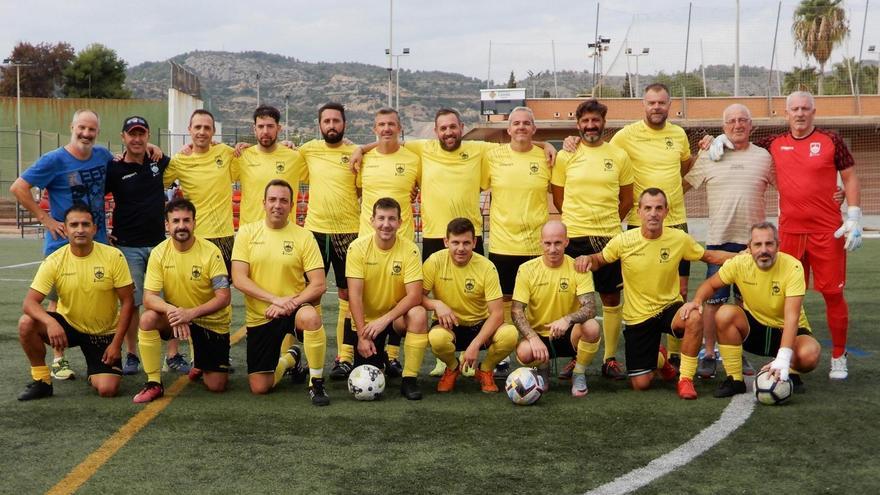 El equipo del Orpesa lo forman Óscar Fabre, David Fernández, Emilio Castillo, Sergi Kampro, David Gimeno, Darío Casmiro, Santiago Rubert, Jonathan Casmiro, Sergio Carrera, Primitivo Gil, Nicola Casmiro y Martín Gutiérrez. Abajo: Henry Torres, Iván Trujillo, Pedro Hernández, Adrián Fabregat, Francisco Abellán, Dragos Cristea, José Antonio Medina y Alberto Casas.