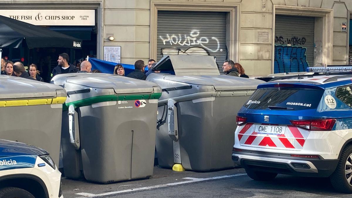 El contenedor del Eixample en el que se ha hallado el cadáver