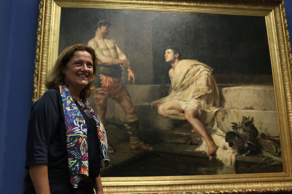 Rosa Aguilar, acompañada por integrantes de la Plataforma de la Aduana y la Asociación de Amigos del Museo de Málaga, ha visitado las instalaciones que, por el momento, siguen sin fecha de apertura co