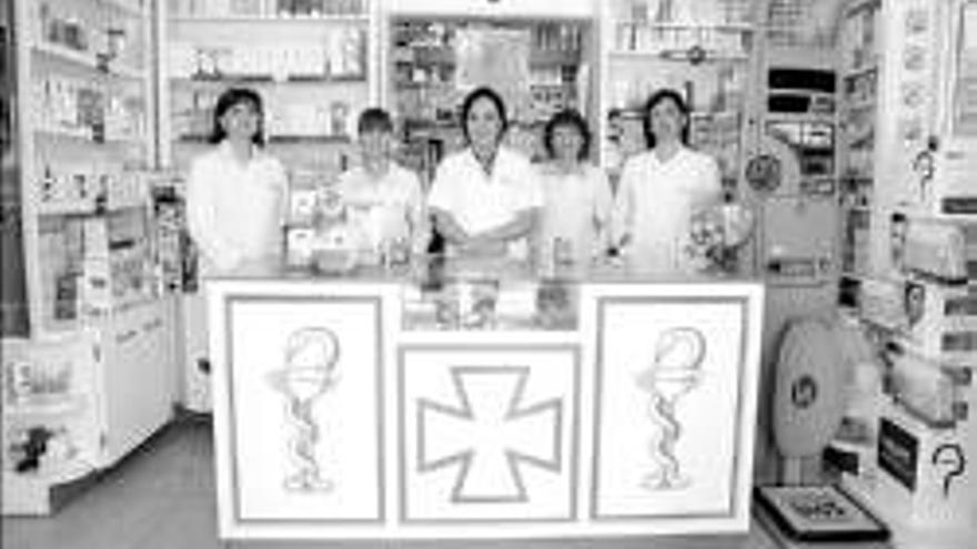 La farmacia De Tena celebra su 50 aniversario