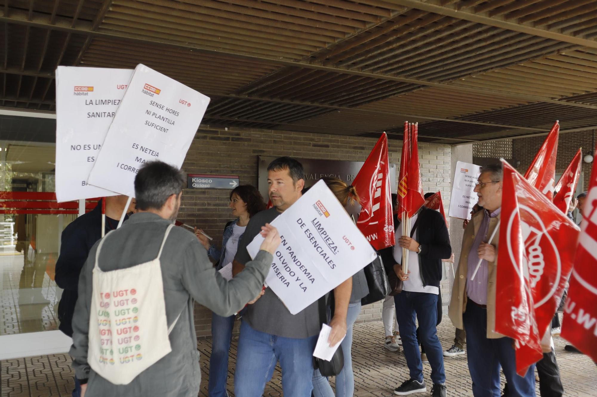 Las limpiadoras del Lluís Alcanyís denuncian el deterioro del servicio