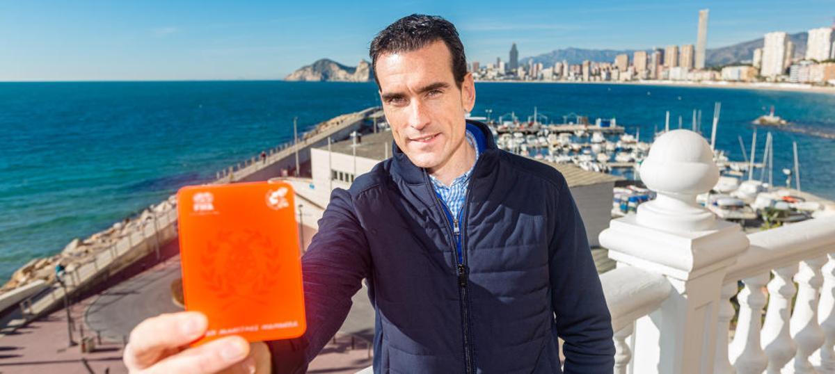 Martínez Munuera: «A veces se me escapa un 'vaya golazo', soy un loco del fútbol»