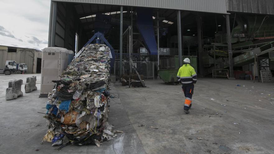 El Consorcio de Residuos del Baix Vinalopó reduce un 12,25% la tasa del servicio a sus municipios