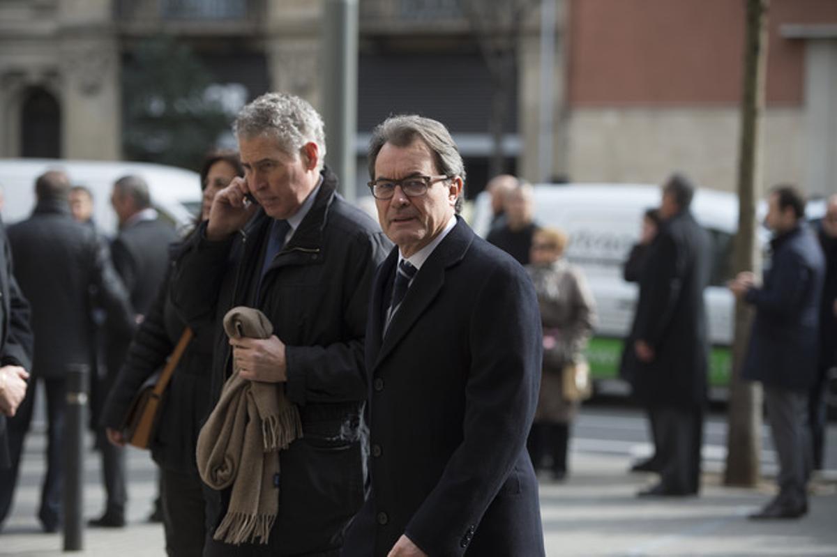 El president de la Generalitat, Artur Mas, a l’arribar a la basílica de la Concepció.