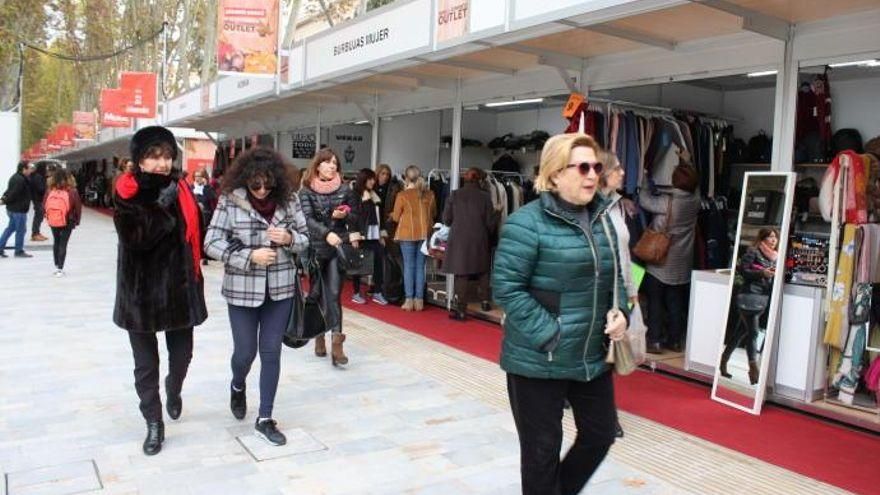 La feria outlet regresa a Alfonso X en Murcia con 30 comercios