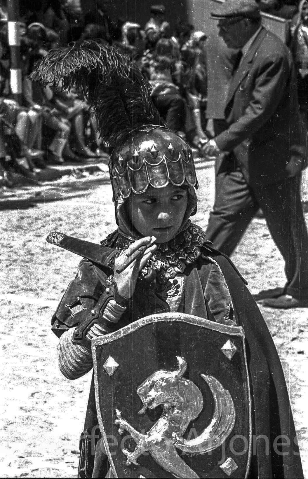 El otro punto de vista de Perfecto Arjones en las fiestas de los Moros y Cristianos de Alcoy en los años 60 y 70.