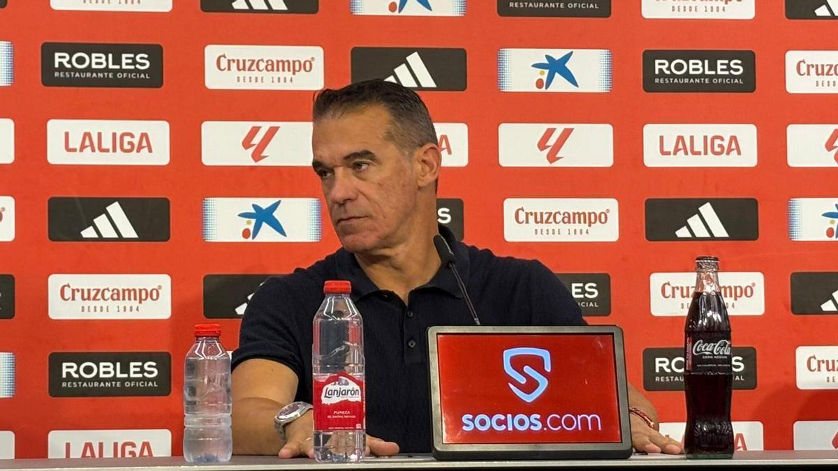 Luis García Plaza atiende a los medios tras la derrota frente al Atlético de Madrid