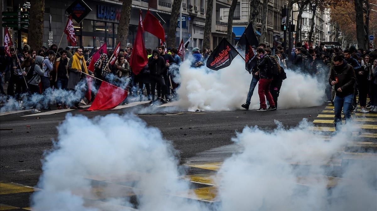 París prepara la batalla del sábado con 80.000 policías en toda Francia, ante la protesta de los ’chalecos amarillos’.