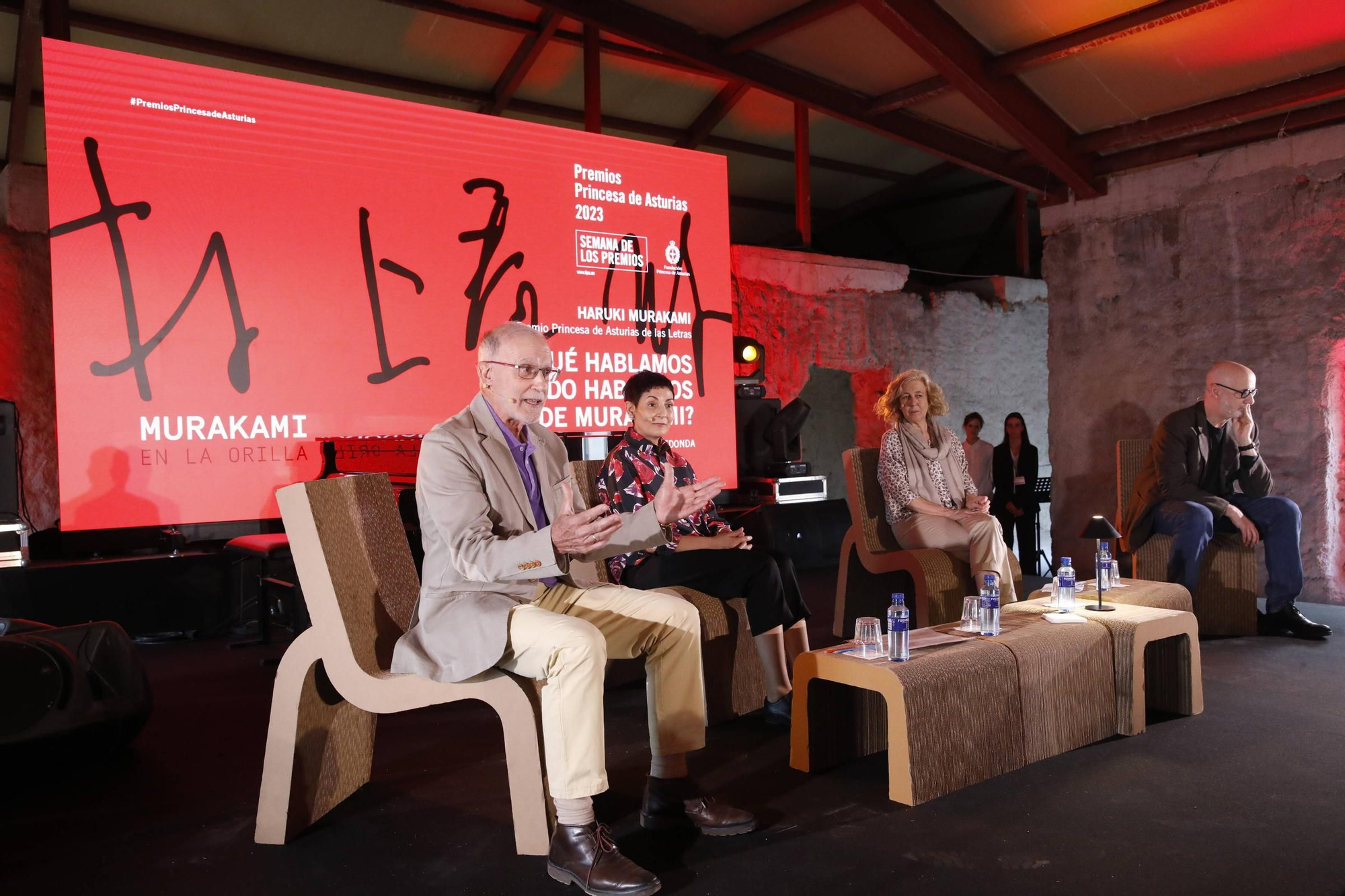 Mesa Redonda "¿De qué hablamos cuando hablamos de Murakami? Murakami en la orilla" en Edificio Tabacalera (Gijón)