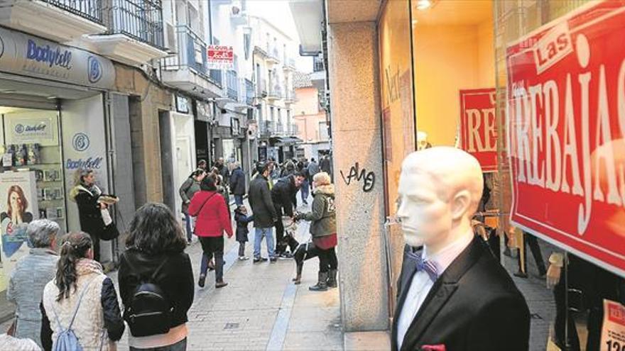 Las rebajas en algunos comercios de Plasencia ‘rematan’ una campaña «muy floja»