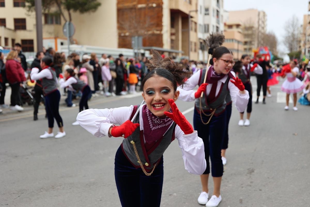 Búscate en las imágenes de la rúa de Carnaval de Ibiza