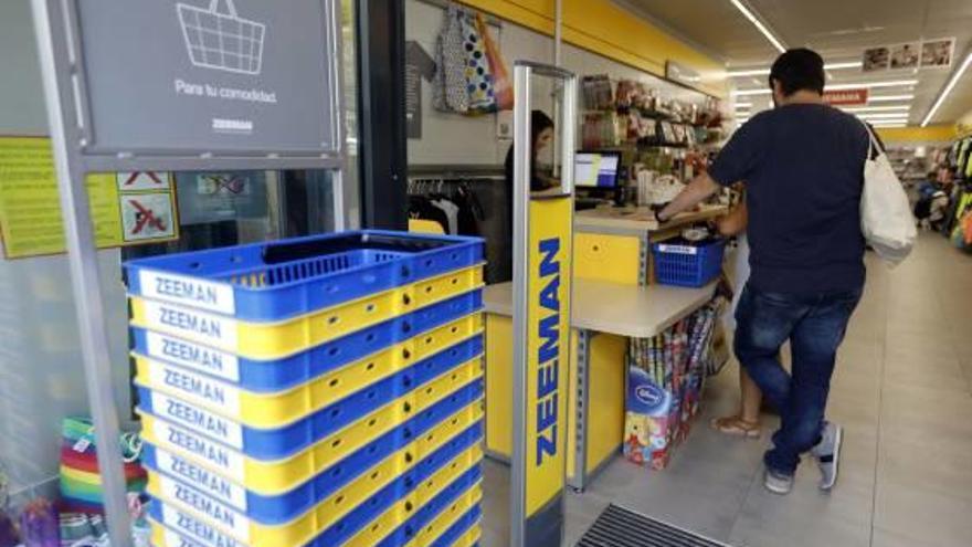 Imagen de una tienda Zeeman en València en julio.