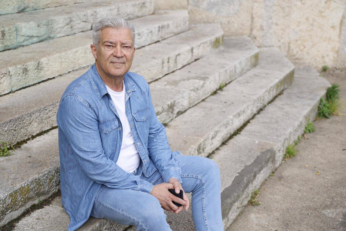 Albert Forcadell té seixanta-tres anys, viu a la Canya i és comercial.