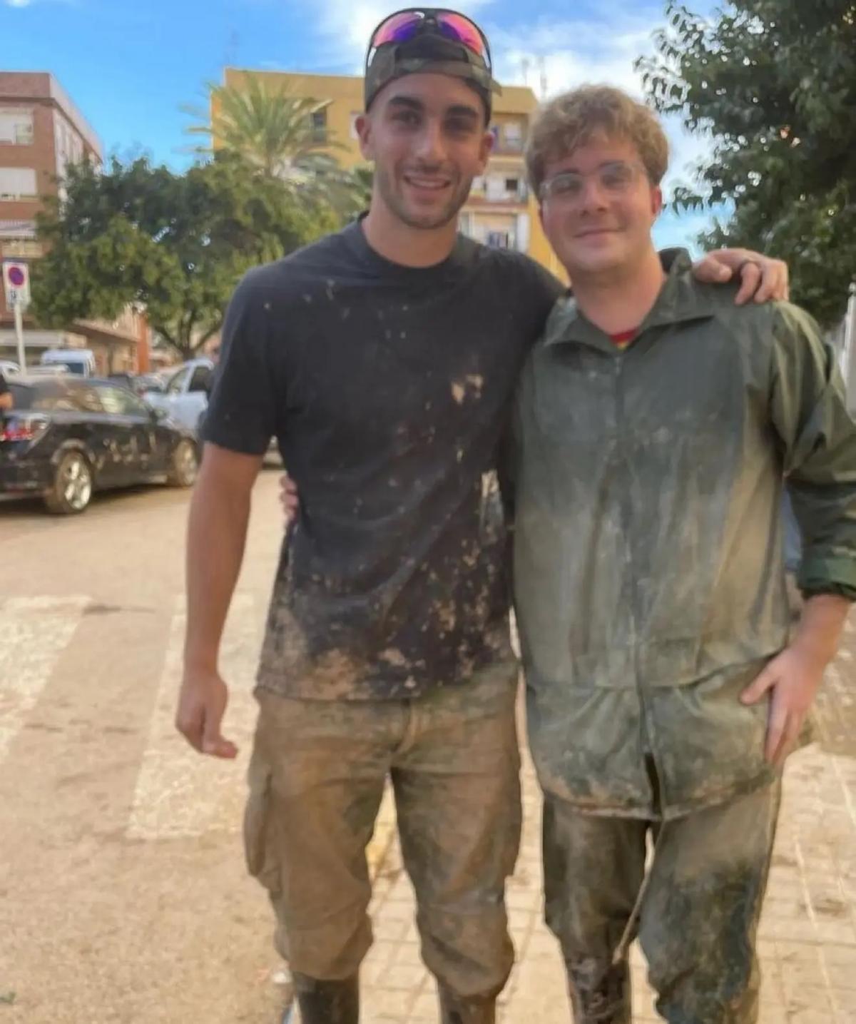 Ferran Torres colaboró en las tareas de limpieza tras la dana en València.
