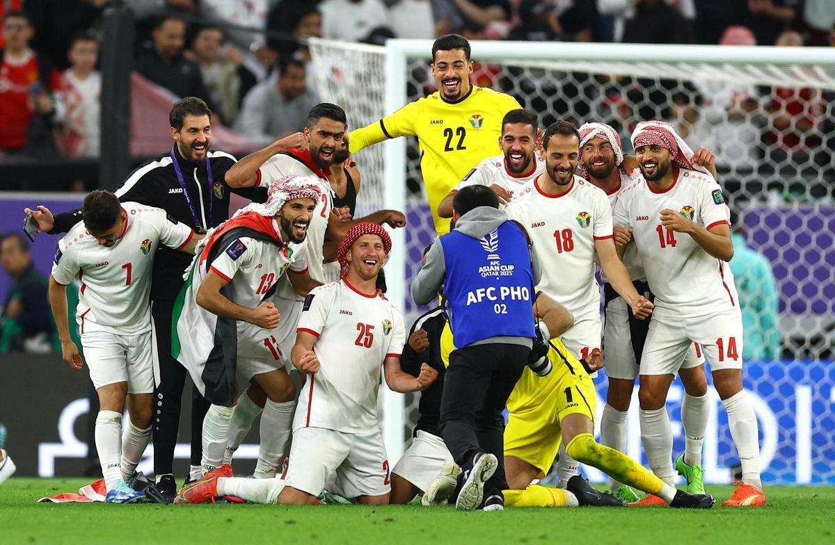 Los jugadores de la selección de Jordania celebran el subcampeonato de la Copa Asia.