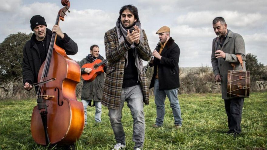 Entavía y el mago Paco González actúan en la gala de Capitonis