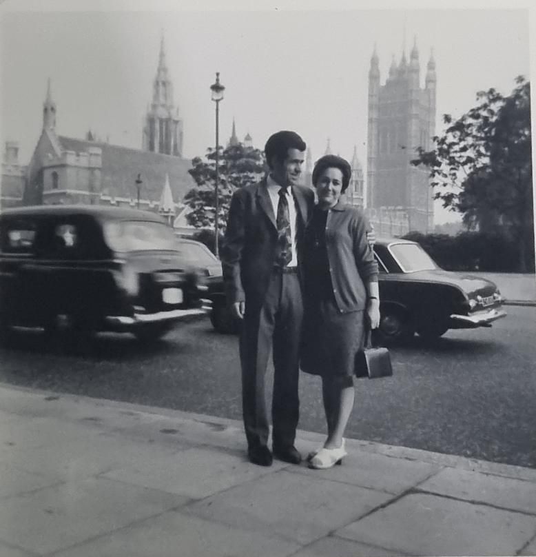 Maria Luisa Cortés emigró a Inglaterra en 1970 ella sola, sin conocer ni el idioma ni la cultura. Luego le acompañó su marido.