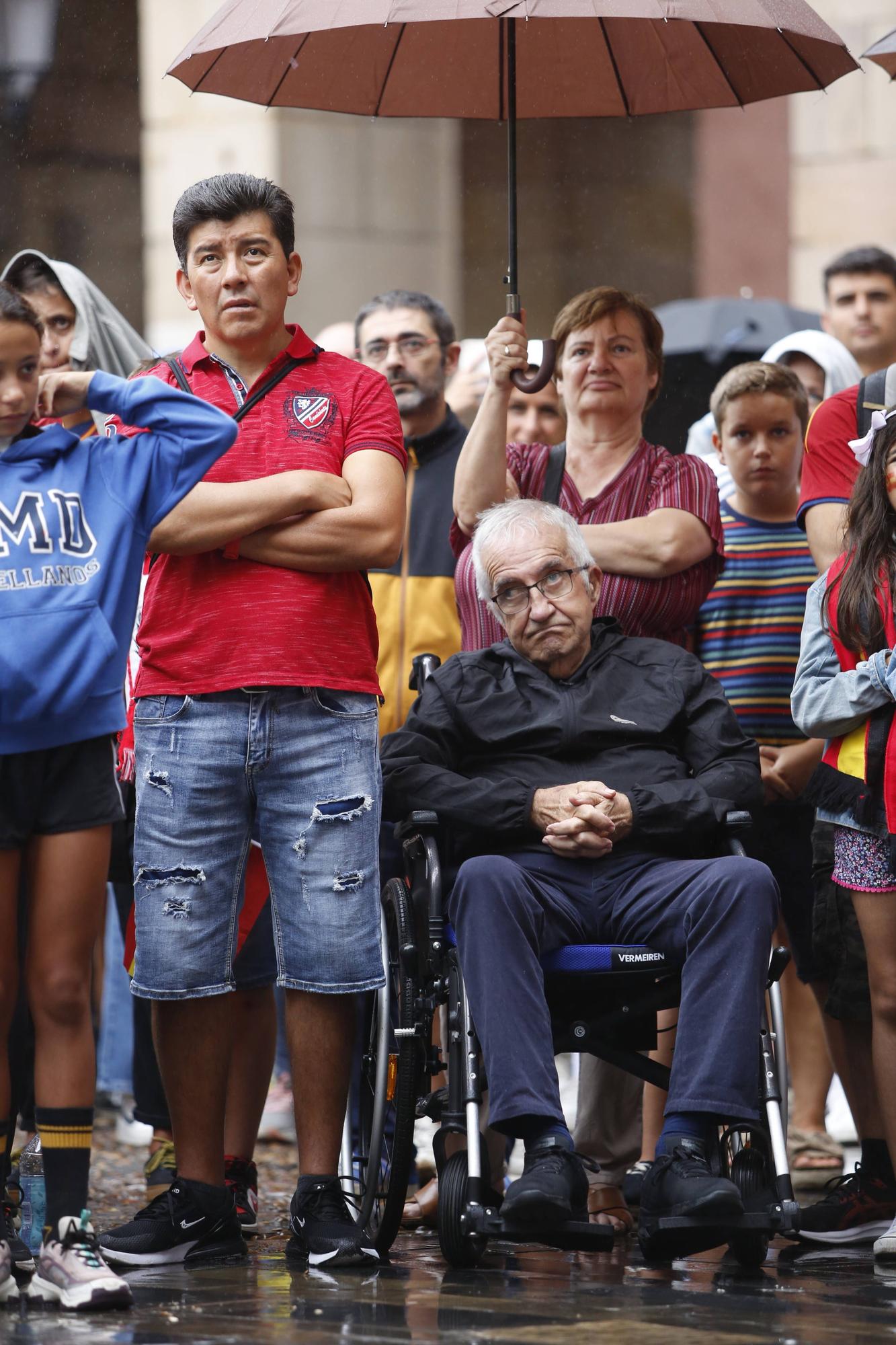 Gijón se vuelca (pese a la lluvia) animando a España en la final del Mundial de fútbol femenino