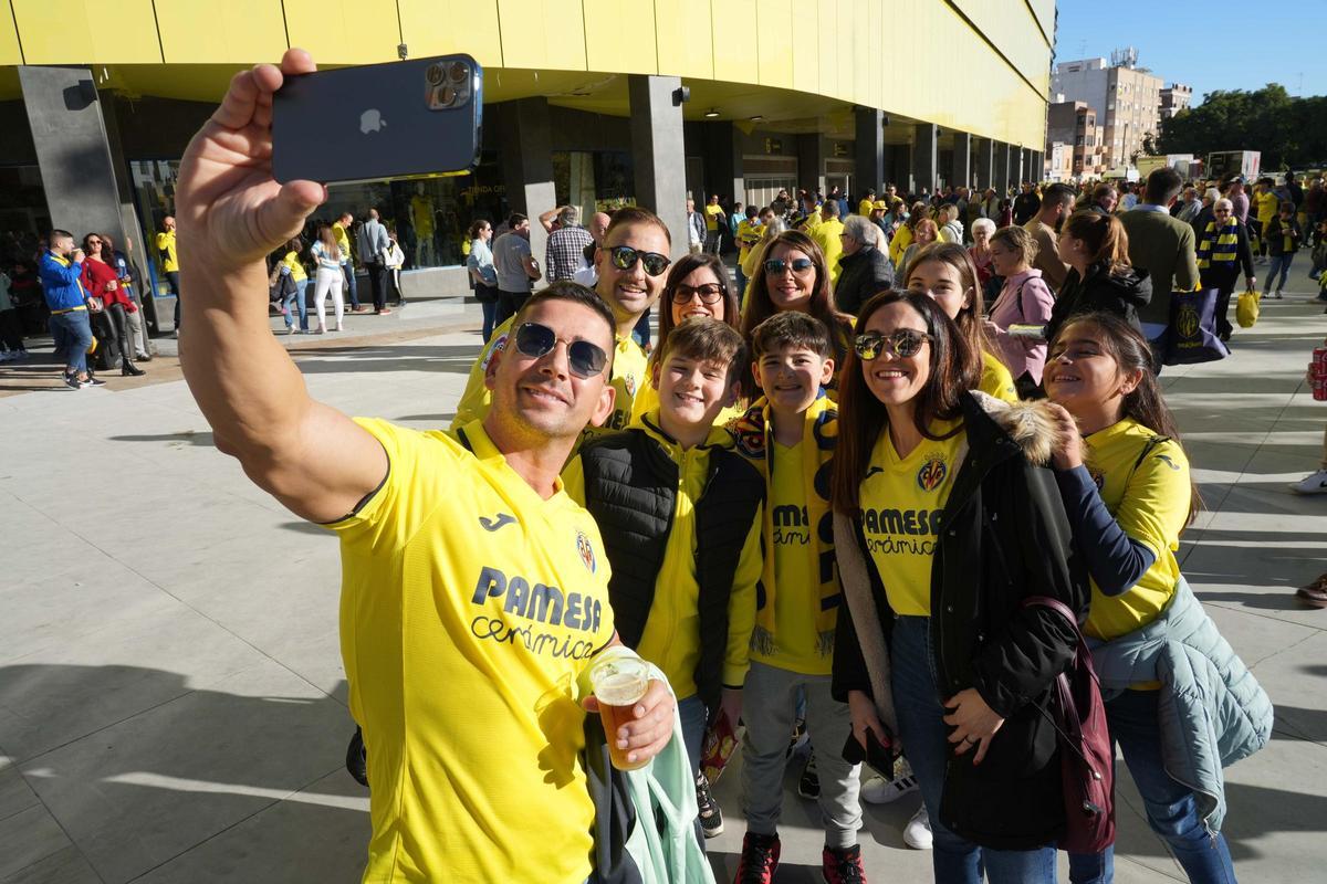 La afición del Villarreal CF se lo pasa en grande en la víspera de cada uno de los partidos del Submarino.